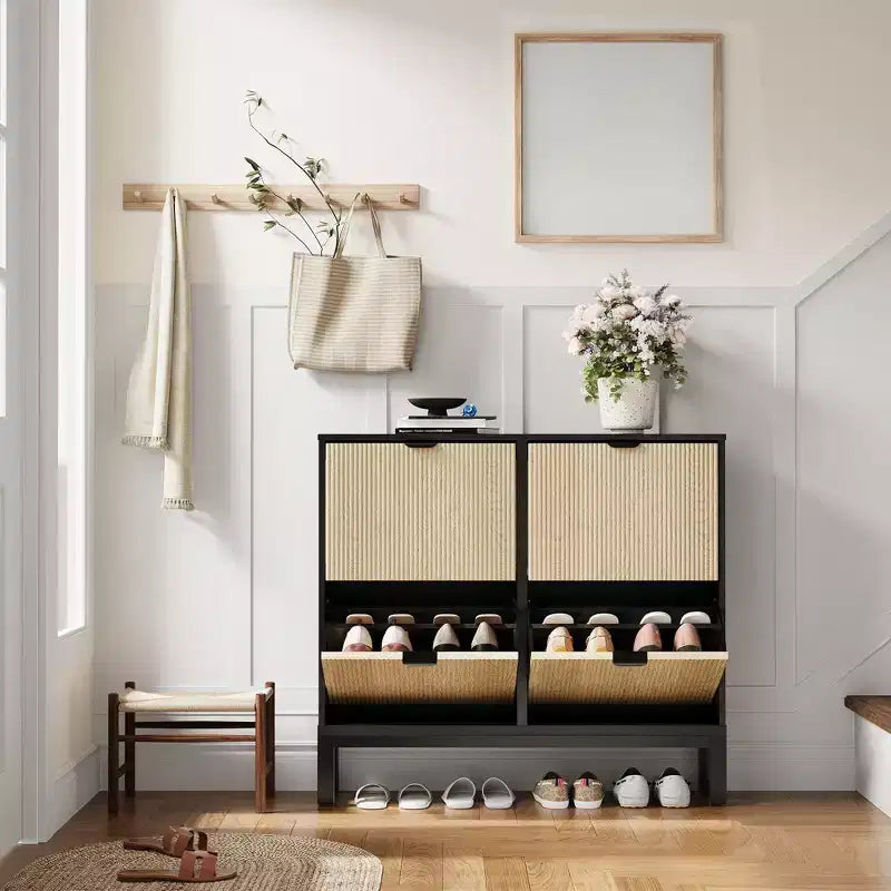 Scarpiere con 4 scomparti a ribalta in nero/bianco + rovere/grigio, capacità 16-20 paia