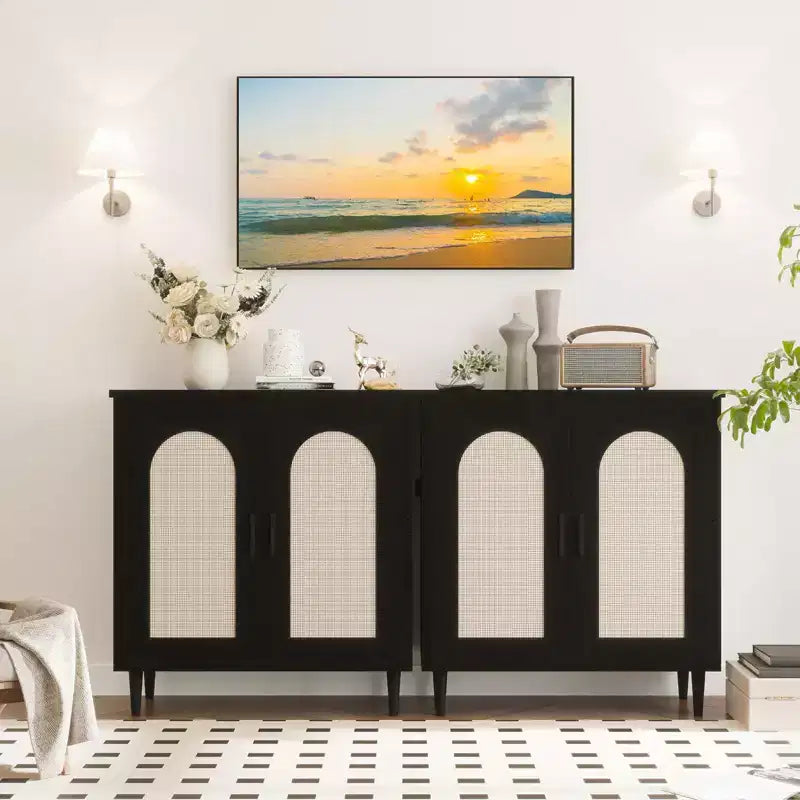 Credenza/Madia Nera con Ante in Rattan e Piedini in Legno Massello a 2 Ante