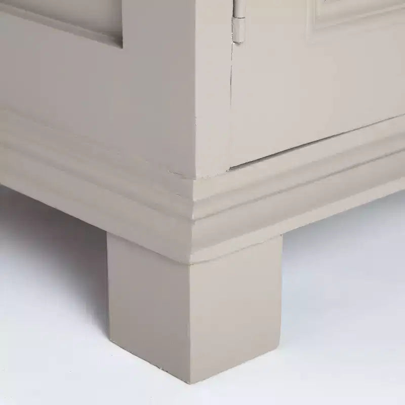 Mobiletto contenitore grigio a 2 ante in legno con ripiano fisso, montaggio 1 persona